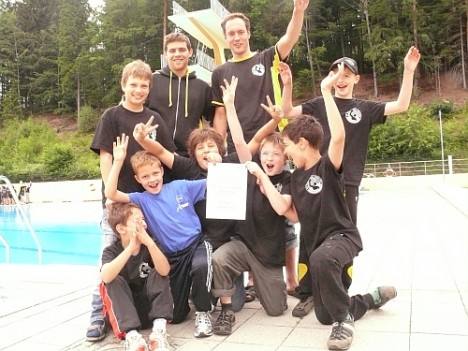 Die Dresdner E Jugend feiert zum Abschluss der BZM 2011 in Auerbach