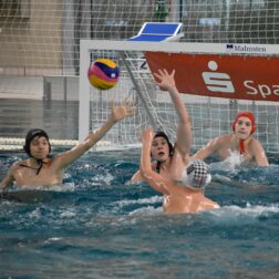 Spielszene Wasserball Spiel Jugend U14 in Dresden