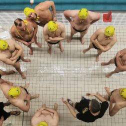 Erster Sieg und bittere Niederlage: Turbulentes Doppelspiel-Wochenende für TuR-Wasserballer